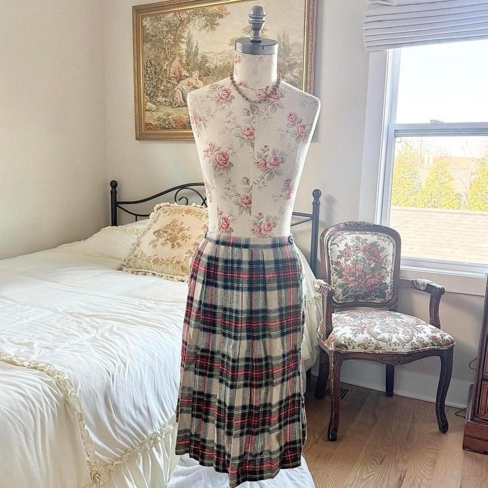 plaid wool‎ skirt  70s size 8 vintage wool tartan midi skirt classic